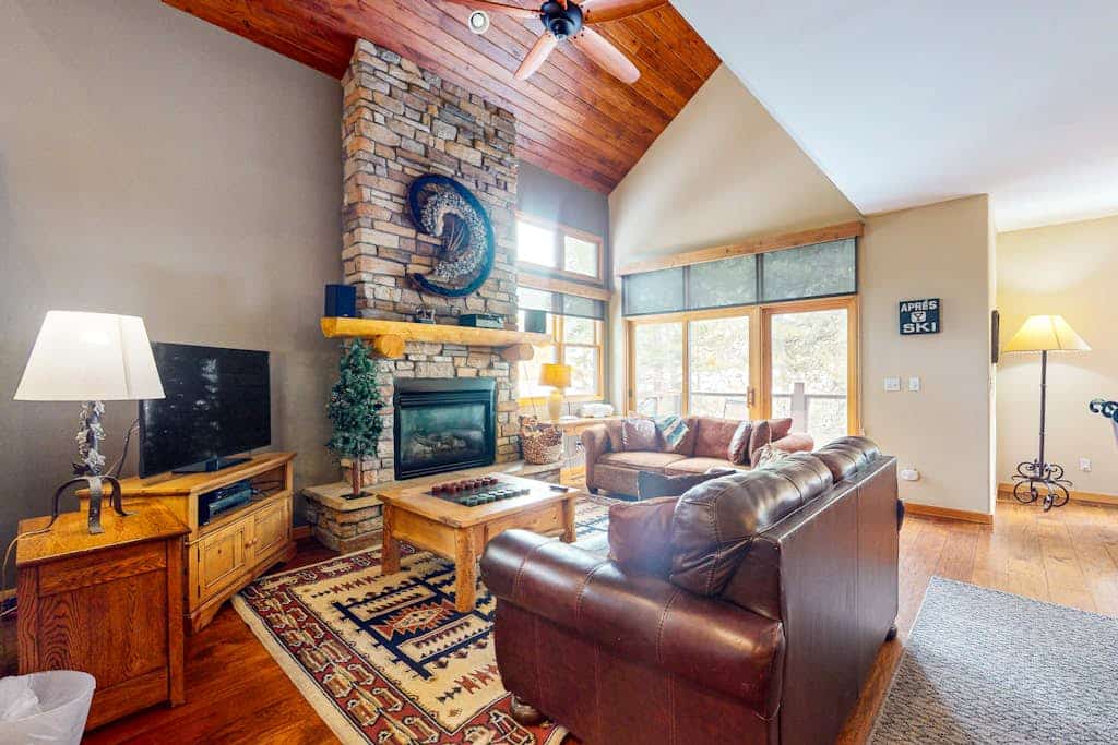 End-Unit Townhome on Shuttle Route w/WiFi/Shared Pool/Hot Tub - 1 Mile to Slopes
