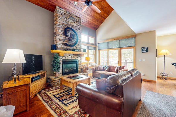 End-Unit Townhome on Shuttle Route w/WiFi/Shared Pool/Hot Tub - 1 Mile to Slopes