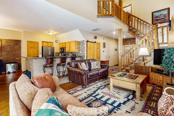 End-Unit Townhome on Shuttle Route w/WiFi/Shared Pool/Hot Tub - 1 Mile to Slopes