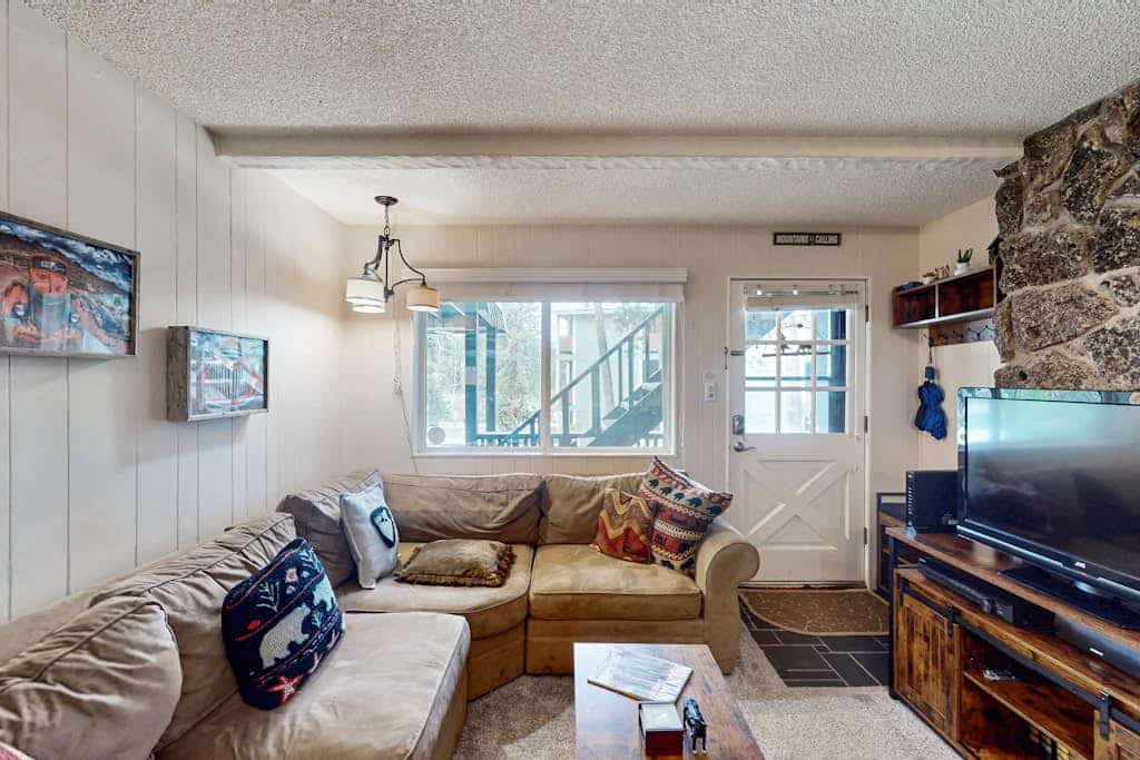 Dog-friendly condo near the slopes with W/D -  pool, hot tub & volleyball