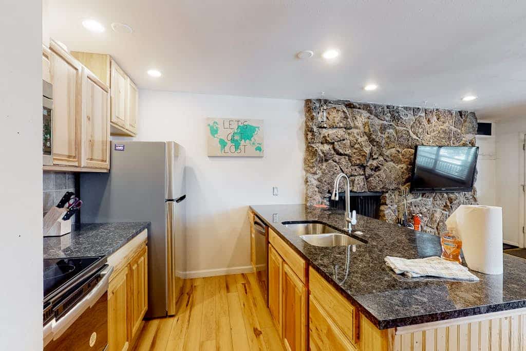 Beautiful mountain-view condo with hot tubs, heated pool, fireplace, pool table