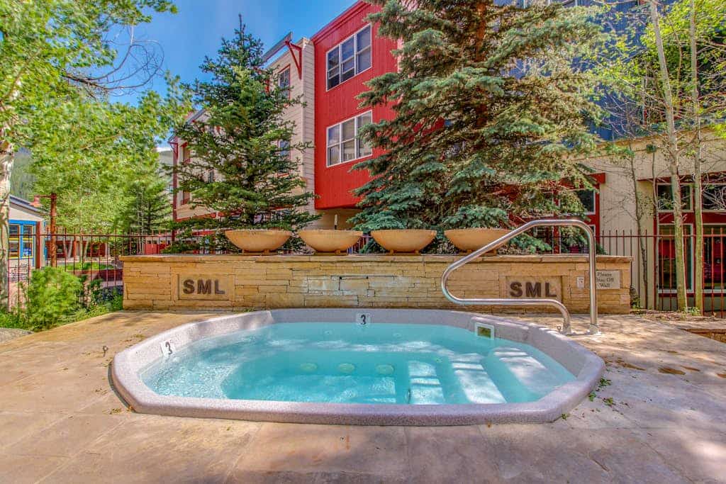 Walk to Slopes from Cozy Condo with Pool, Hot Tub, & Fitness
