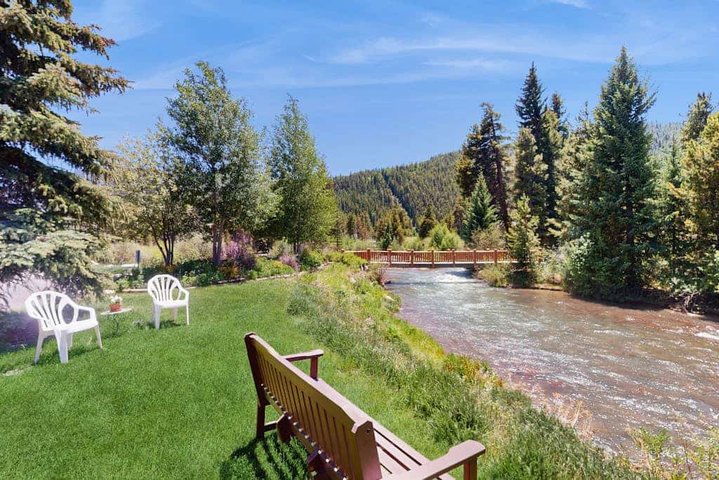 Lovely Condo with Shared Hot Tub & Great Location 280 Yards to Slopes