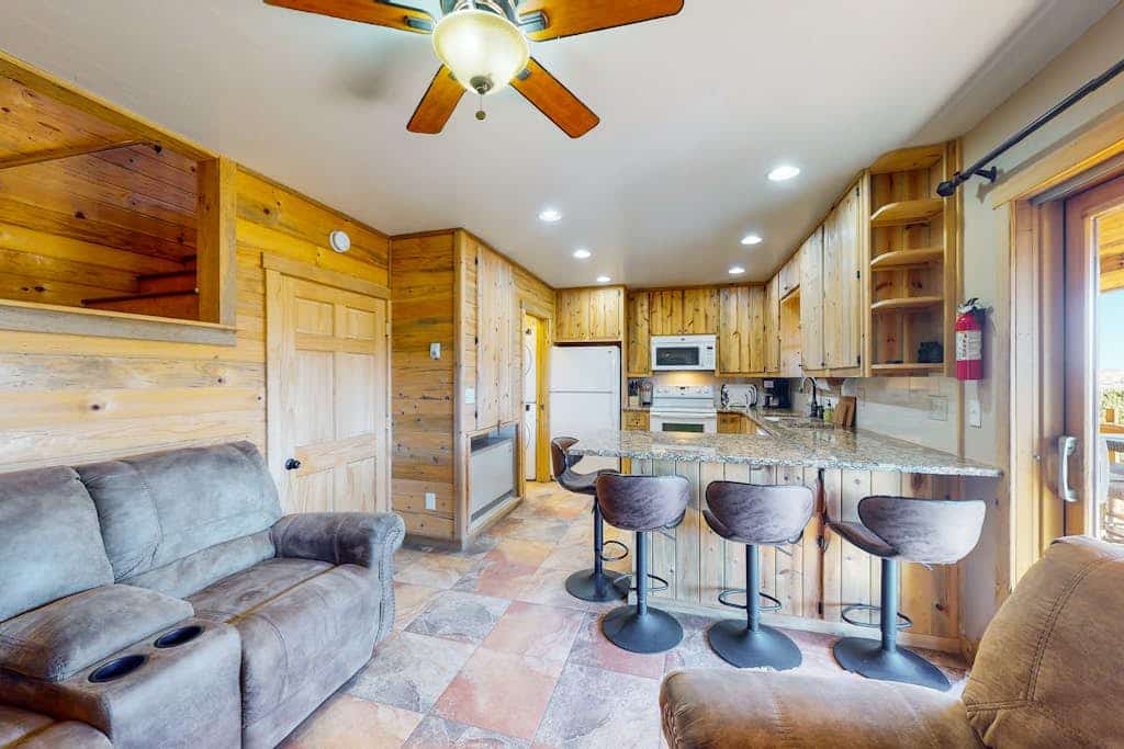 Beautiful mountain-view cabin with covered deck, grill, fireplace & washer/dryer