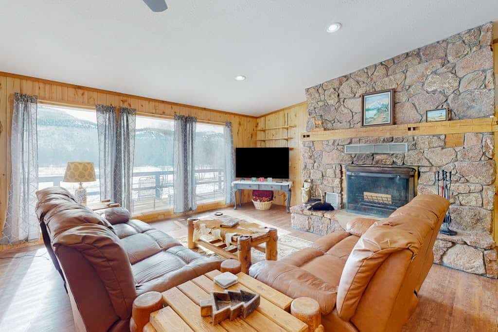 Secluded mountain-view home with hot tub, grill, firepit, wood stove, fireplace
