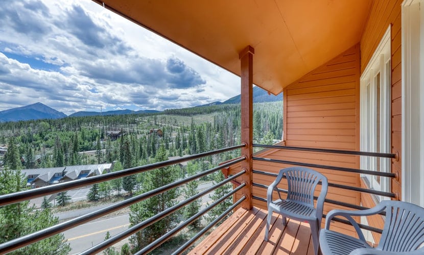 Lofty condo with beautiful mountain & lake views plus wood fireplace