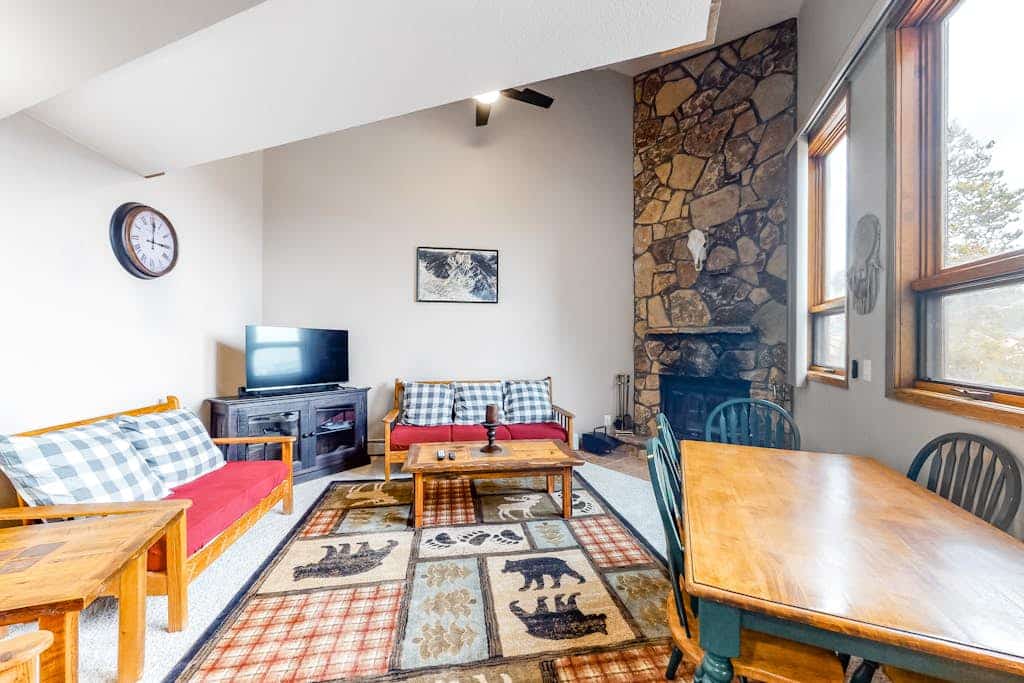 Lofty condo with beautiful mountain & lake views plus wood fireplace