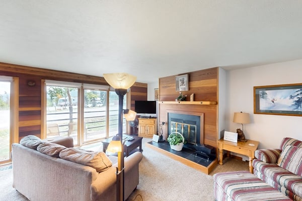 Comfy condo with furnished patio, & wood-burning fireplace
