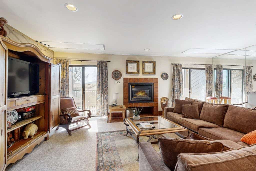 Perfect mountain condo for a summer getaway with hot tubs & grills on-site