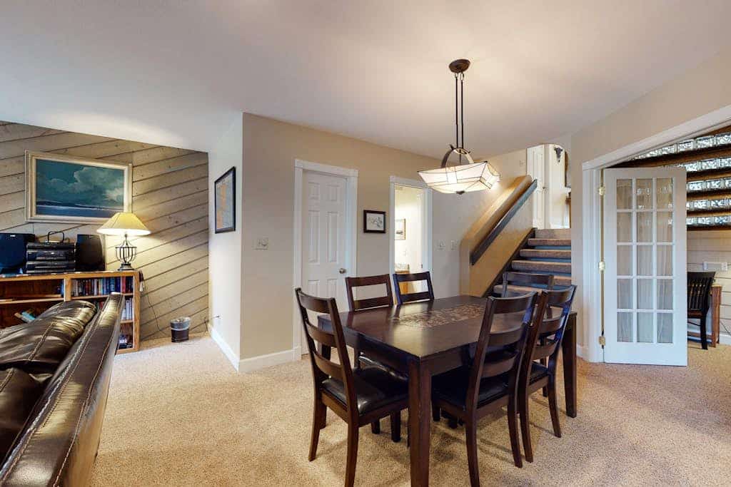 Homey mountain condo with deck, wet bar, 2 outdoor hot tubs