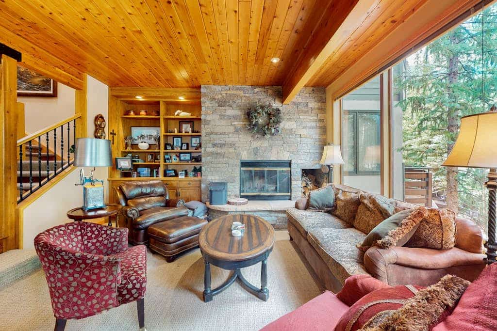 Spacious Family Friendly Townhome, Grill, near Golf, and Bus Stop