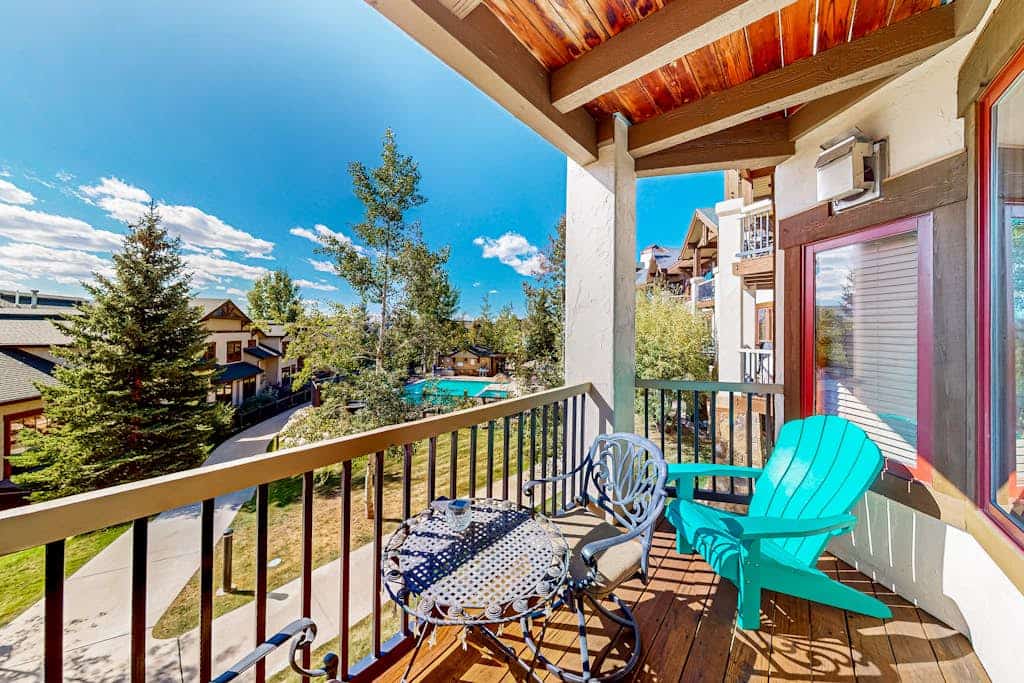 Walk to the Gondola Enjoy a Fireplace, W/D, Shared Hot Tubs, Pool, & Shuttle