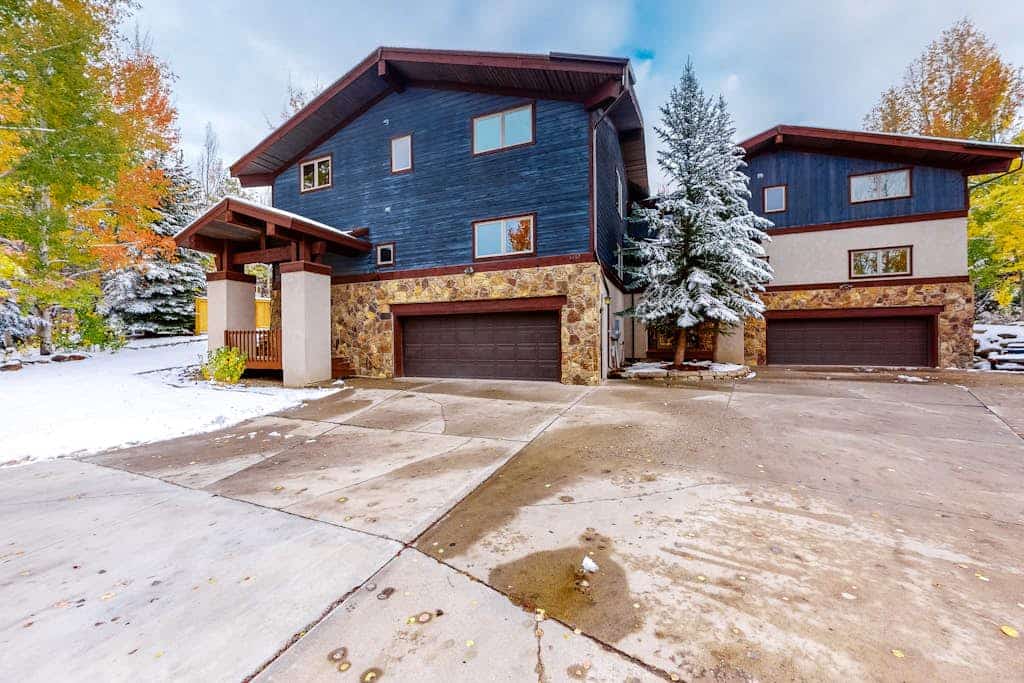 Bear Creek Duplex with Private Hot Tub, Mountain View, Fireplace & Deck