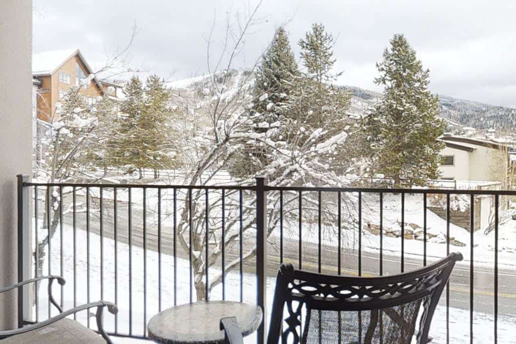 Charming condo just steps to base area w/shared pool, hot tub, free WiFi
