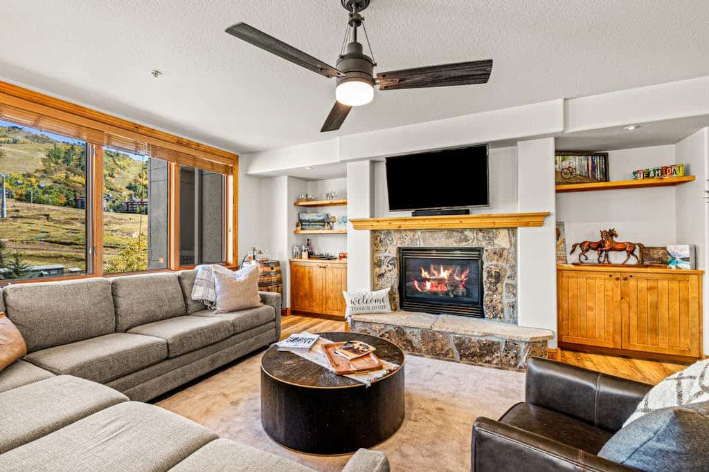 Luxury Slopeside Ski-In/Ski-Out Retreat