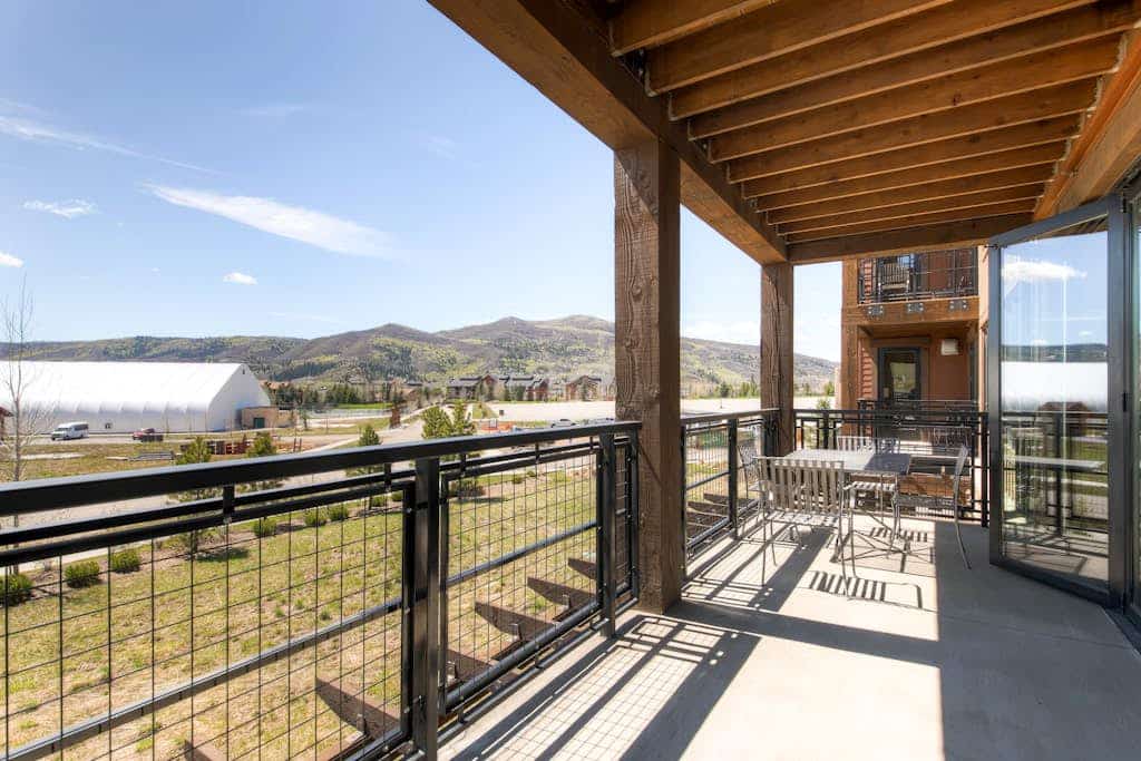 Luxurious corner condo w/ view & shared pool, hot tubs, game room & more