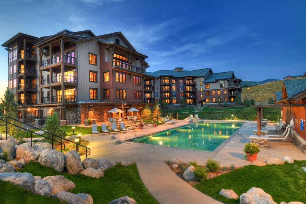 Luxurious corner condo w/ view & shared pool, hot tubs, game room & more
