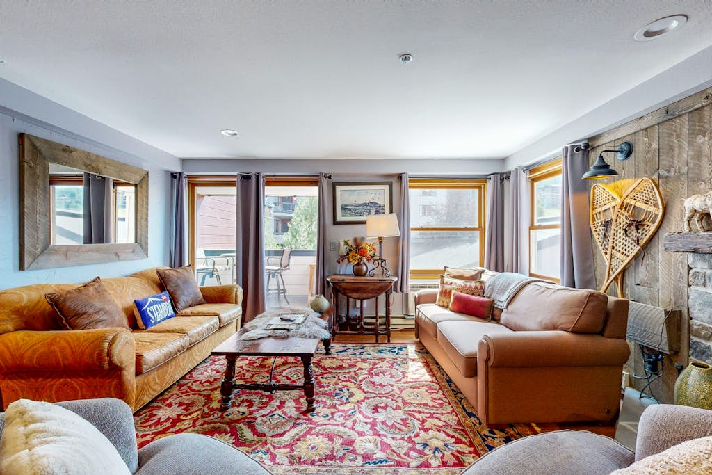 Torian Plum Plaza 207