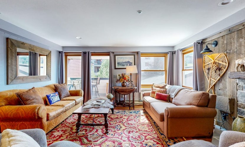 Stylish ski-cation condo with a gas fireplace, washer/dryer, pool, hot tub, gym