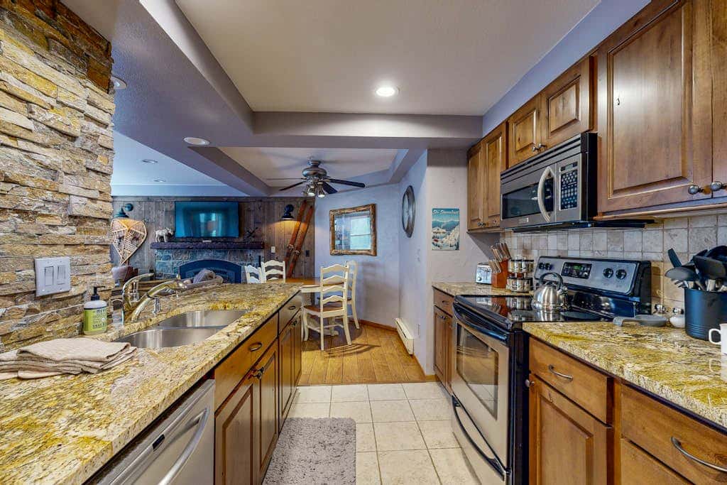 Torian Plum Plaza 207