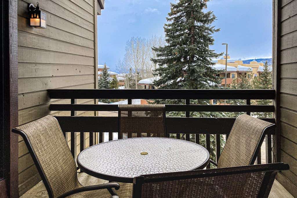 Fully remodeled. Mid-century modern finishes. Top floor vaulted ceilings.