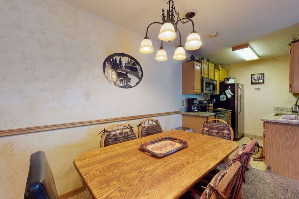 Charming mountain getaway w/ upgraded furnishings & easy access to trails