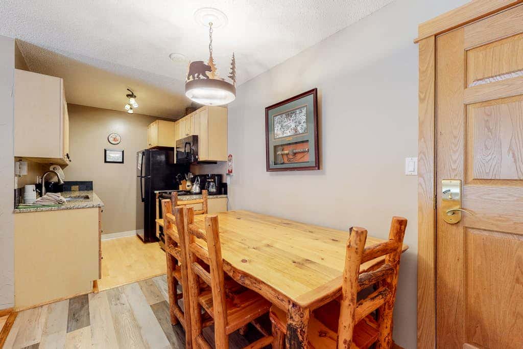 Ski Inn 335