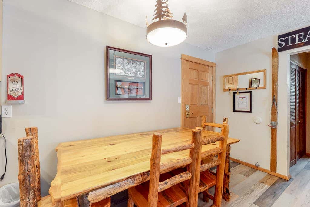 Ski Inn 335