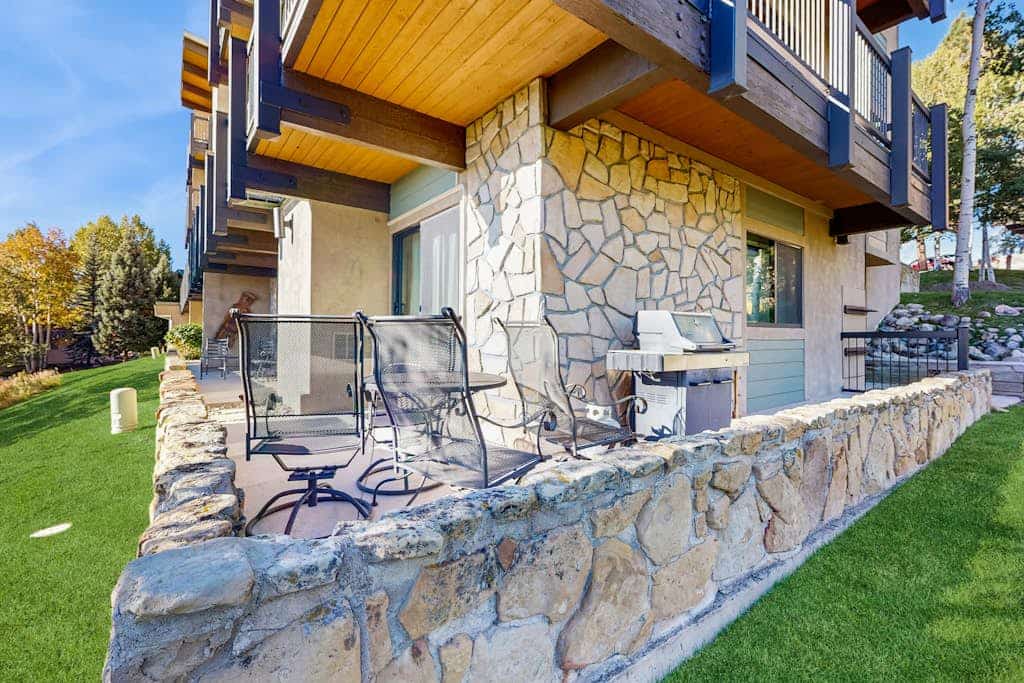 Ski-In/Out Top-Floor Condo w/Free WiFi, Fireplace, and Shared W/D, Hot Tub, Pool