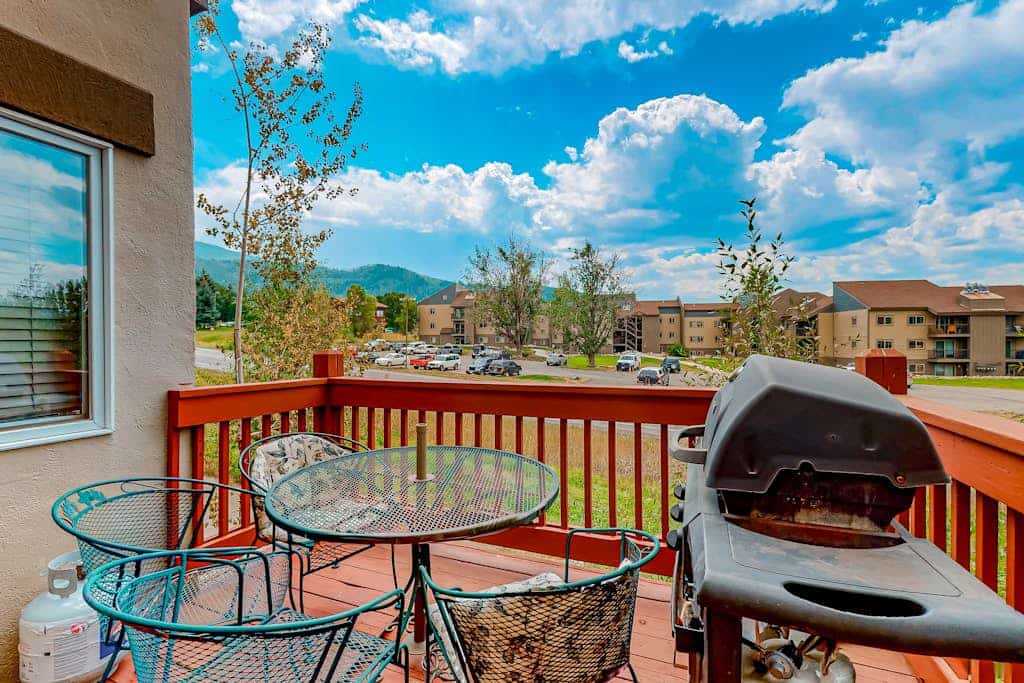 Luxurious townhome w/shared hot tub, private shuttle to lifts, free WiFi