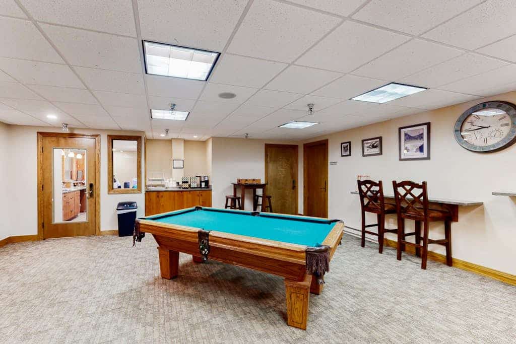 2-story condo near lifts with fireplace, heated pool, hot tub, grills, & balcony