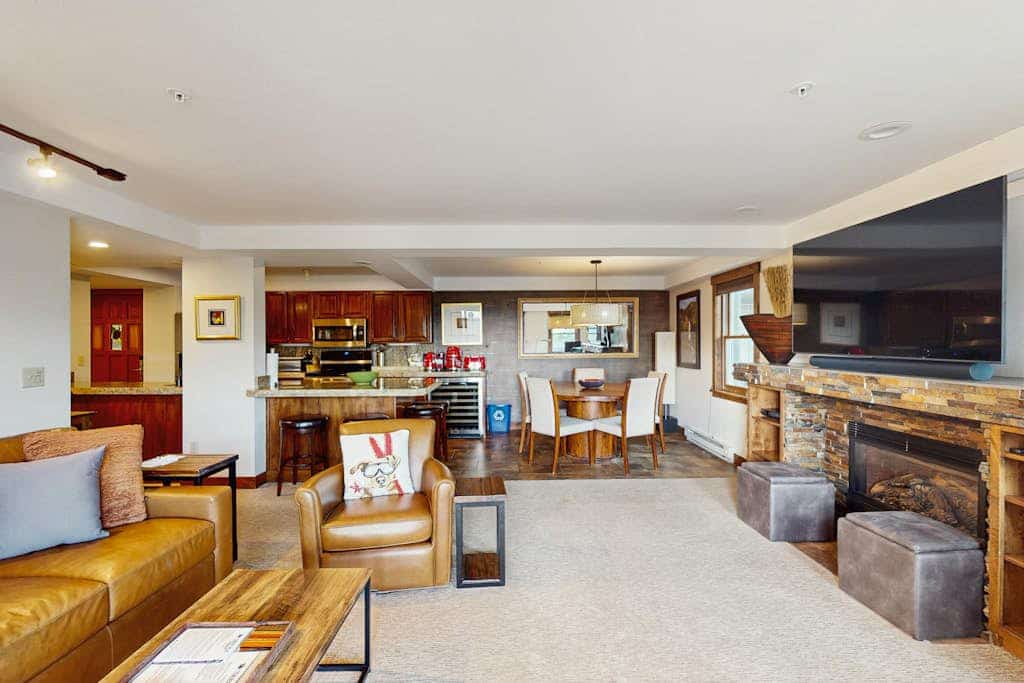 Ski-in/out condo with fireplace, washer/dryer, pool, & hot tubs - Torian Plum Plaza 305