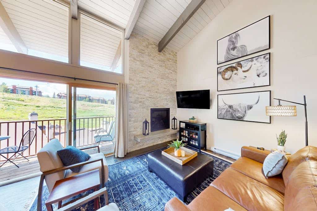 Remodeled condo with mountain views, balcony, & hot tub access