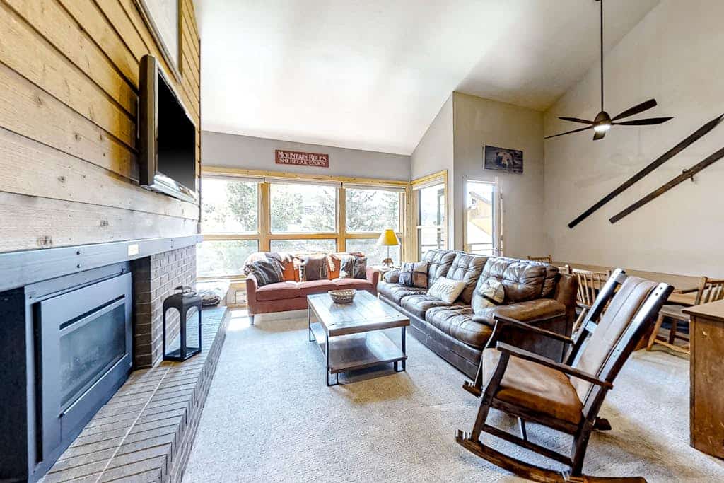 Three-level, forest-view condo w/ a loft, furnished balcony, & shared hot tubs