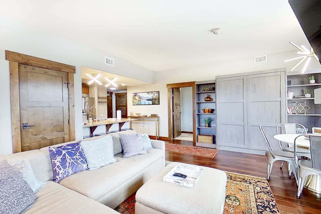 Trailhead Lodge 4114