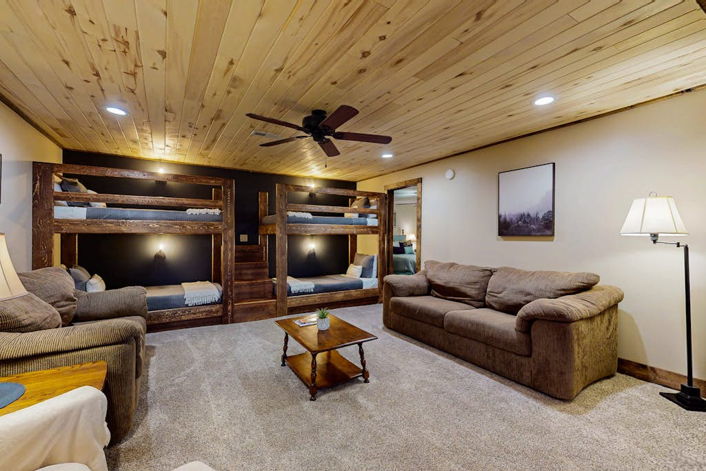 Pioneer Ridge Apartment