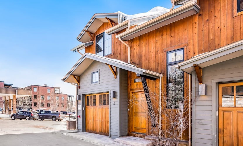 Alpenglow #01 downtown townhome with A/C and garage, steps from the Yampa