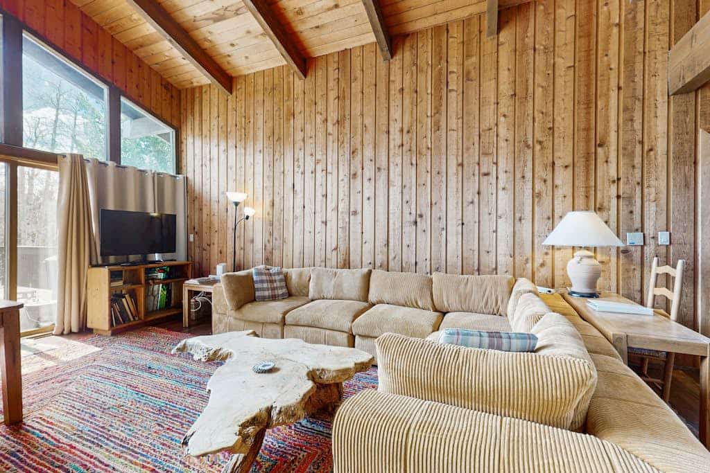 Spacious Mountain Lodge-Style Home with Free WiFi - Nearby Ski Access