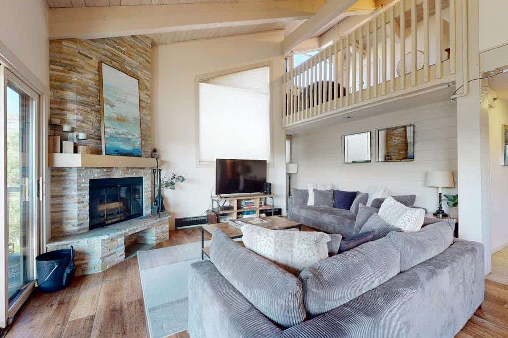 Stunning Mountain-View Snowmass Condo with Pool, Hot Tub & Sauna, AC
