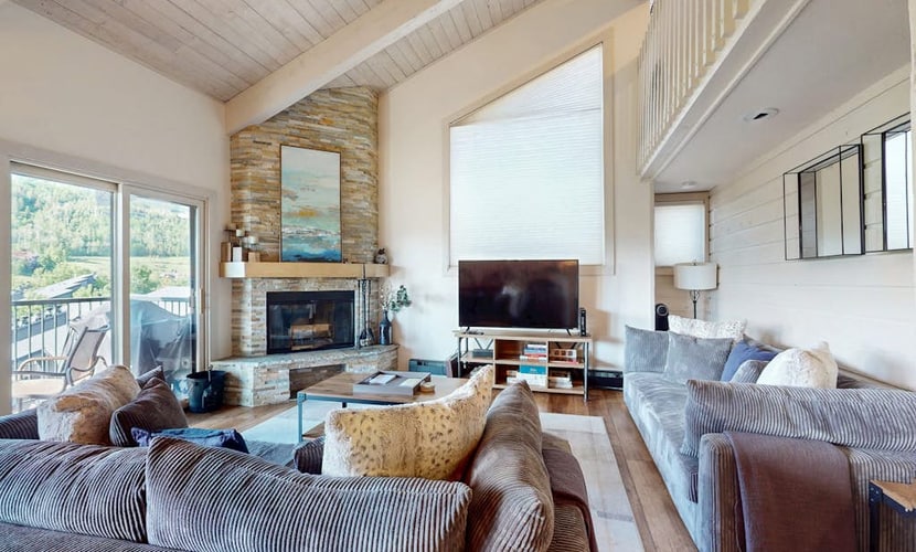 Stunning Mountain-View Snowmass Condo with Pool, Hot Tub & Sauna, AC