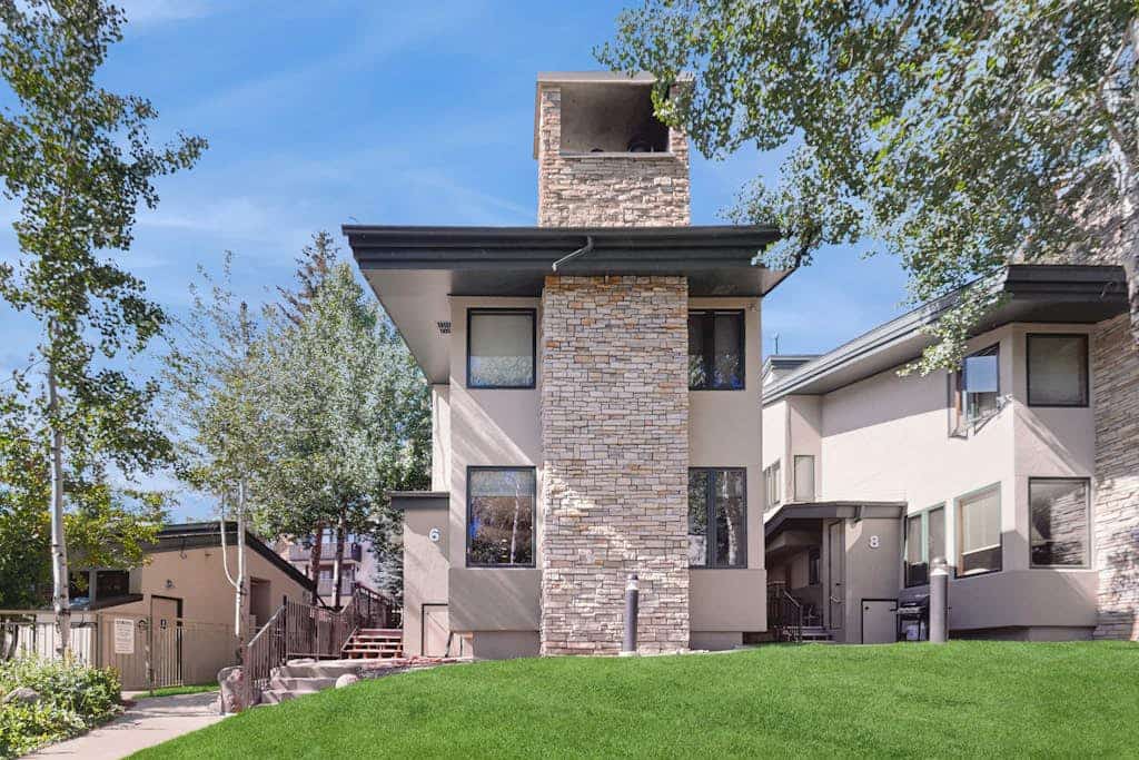 Mountain Gem Walking Distance From Slopes w/Shared Pool & Hot Tubs, Free WiFi