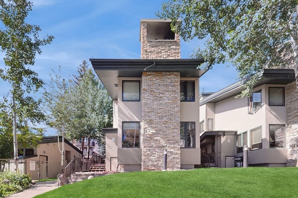Mountain Gem Walking Distance From Slopes w/Shared Pool & Hot Tubs, Free WiFi