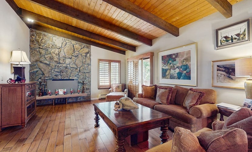 Fantastic Aspen Gem Near Downtown w/ Free WiFi, Large Deck & Skiing Nearby