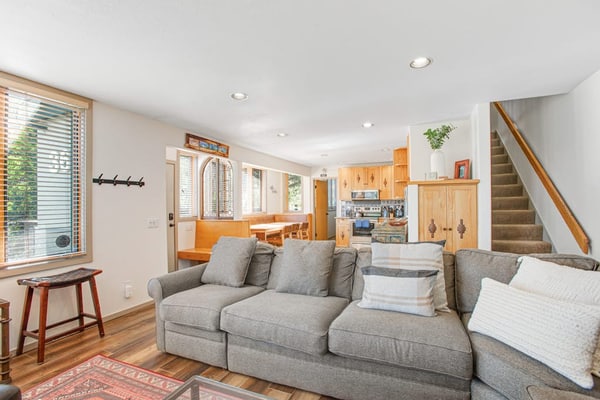 Corner chalet with pool, hot tub, WiFi & W/D - short walk to lifts