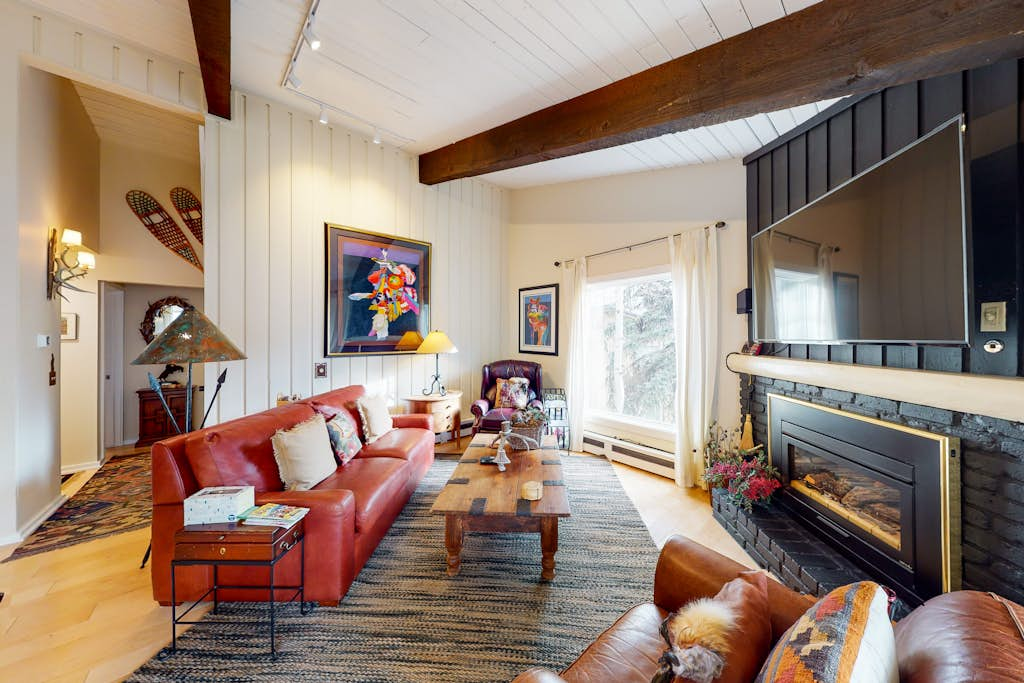 Peaceful Woodbridge Hideaway 14C