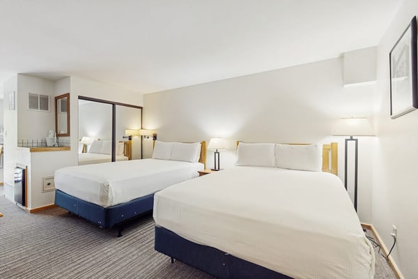 Main Street gem - pool & hot tub - walk to lifts, dog-friendly, third floor