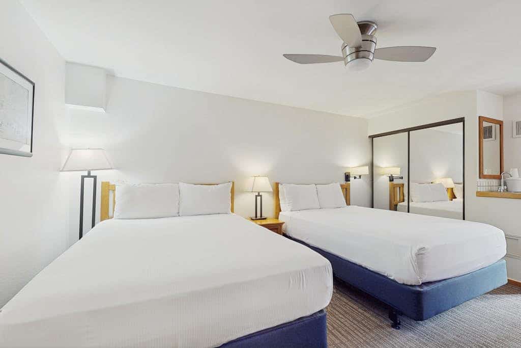 Main Street gem - pool & hot tub - walk to lifts, dog-friendly, balcony