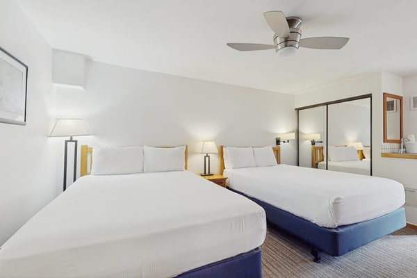 Main Street gem - pool & hot tub - walk to lifts, dog-friendly, balcony