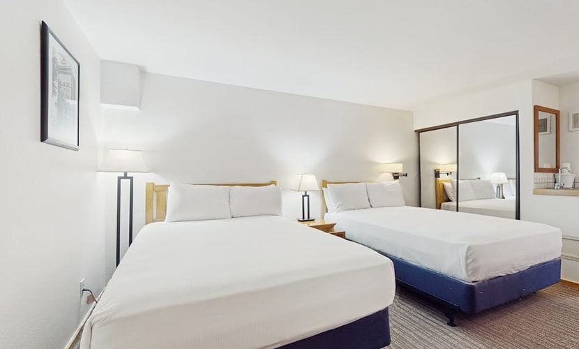 Main Street stay - pool & hot tub - walk to lifts, dog-friendly, third floor