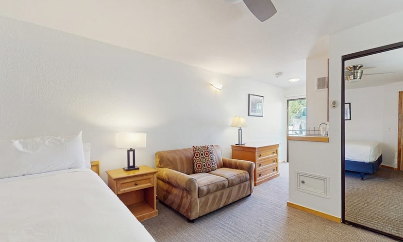 Second-floor room on Main St - pool & hot tub - walk to lifts, dog-friendly